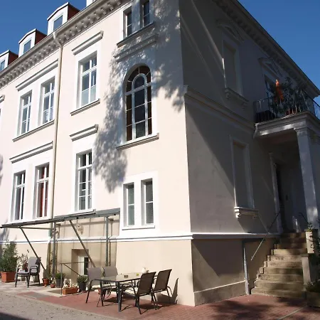 Sylvias Nr6 Souterrain Lejlighed